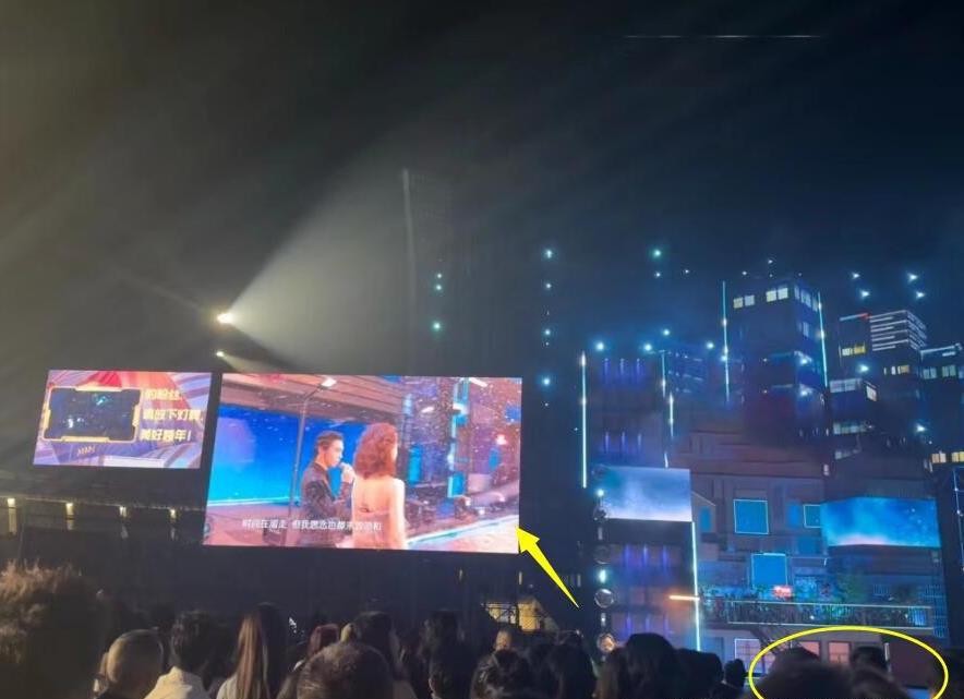 曝芒果台跨年夜惹争议:2280元坐第一排看不到舞台,现场太过混乱!