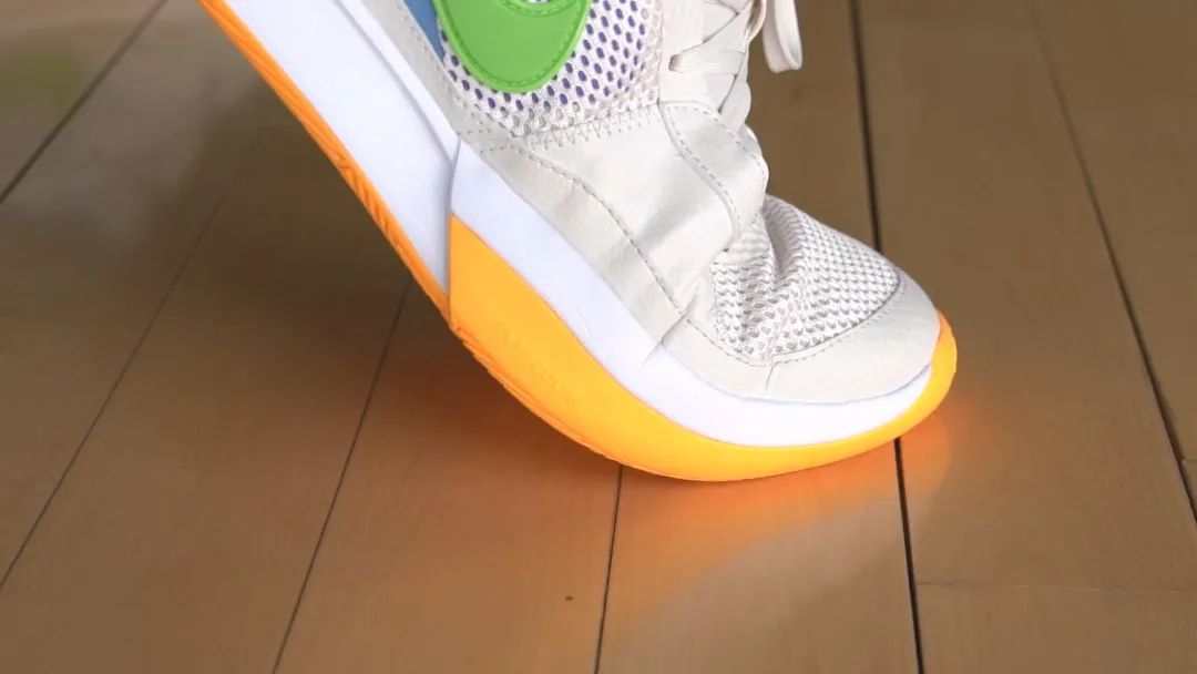 顶替欧文Nike球鞋的莫兰特一代成绝唱 圣枪在美遭疯抢 国货增配也无人问津？