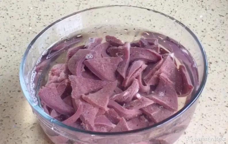 |猪肝切记不要用清水洗，等于吃毒素，多加一步，血水脏东西全跑光