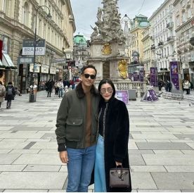 刘德华小姨子太壕，背60万包坐私人飞机旅游，家里一墙名包