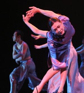 55岁金星“变性后遗症”越来越严重,让丈夫汉斯感到相当尴尬