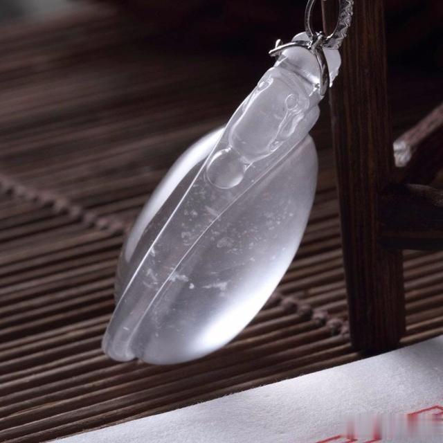 翡翠|与翡翠共生的水沫子，形似帝王绿，但价值不过几百块