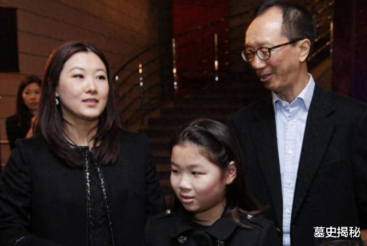 45岁伏明霞花100亿买下亚洲最豪华医院，老公：越多越好