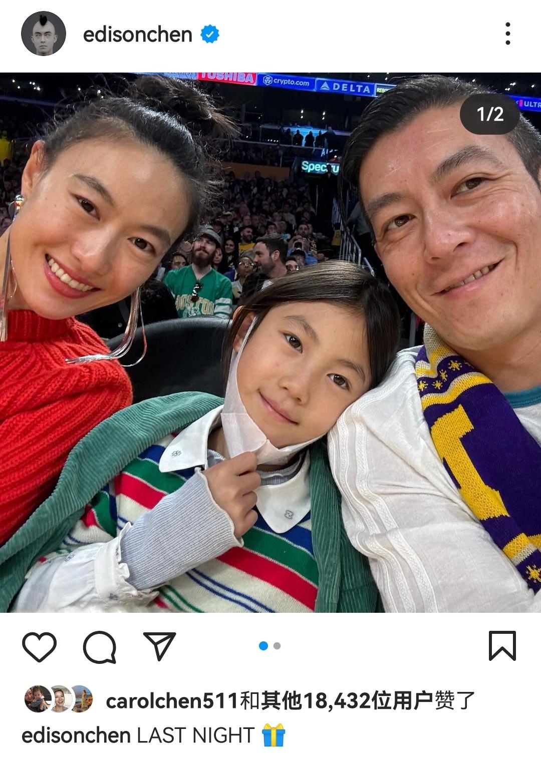 陈冠希晒一家三口观看NBA，无滤镜下皱纹抢镜，6岁女儿颜值气质瞩目