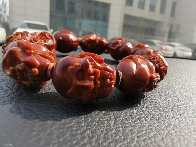 金刚菩提|2年半的手串玉化,他的盘玩秘诀只有2字!