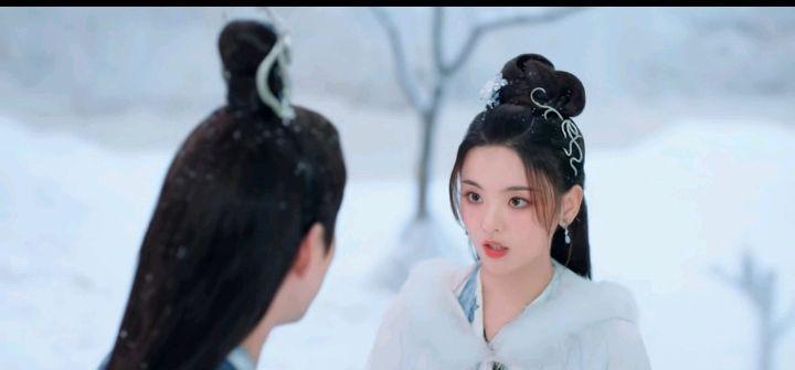 杨超越|重紫全剧最美场景出现!杨超越白衣斗篷造型美出巅峰了