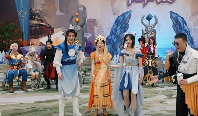 赵丽颖|赵丽颖演唱《知否》忘词,不刻意避嫌前夫冯绍峰,和谢娜尬舞对歌