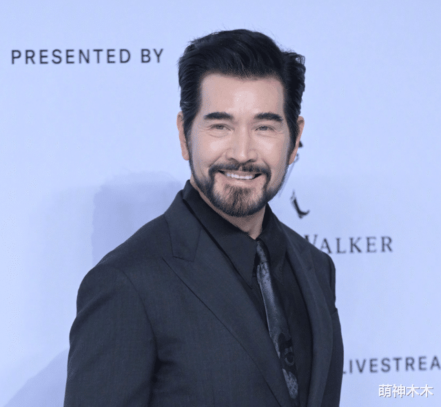 GQ盛典红毯生图来了!杨幂脸变圆润状态回春,杨紫瘦出下颌线