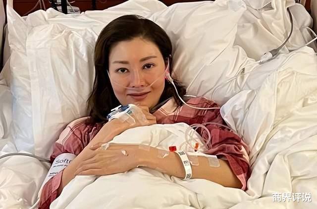 两个女明星的豪门梦破灭,今每月一个领200万,一个领8000万