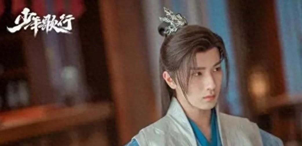 大瓜？！姐弟恋实锤，女方还怀孕了，在别墅养胎？！