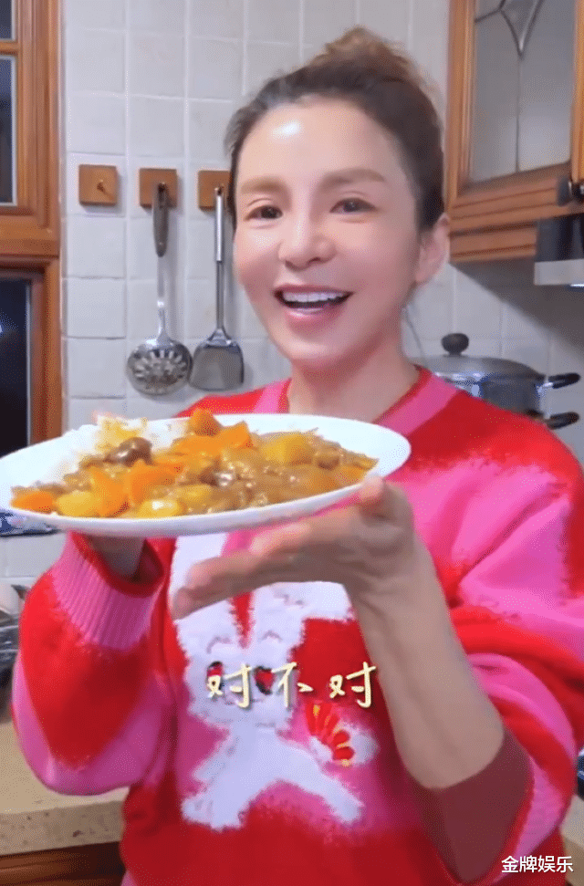 董卿|无缘兔年春晚之后！朱迅，董卿，李思思纷纷更新了动态