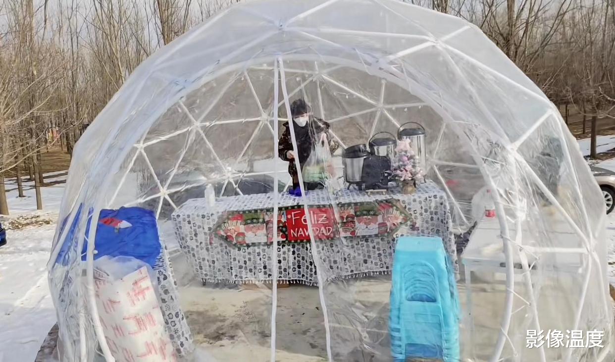 央视|央视女导演工作8年辞职,自曝每天摆地摊卖玩具赚几千,曾给陈奕迅做策划