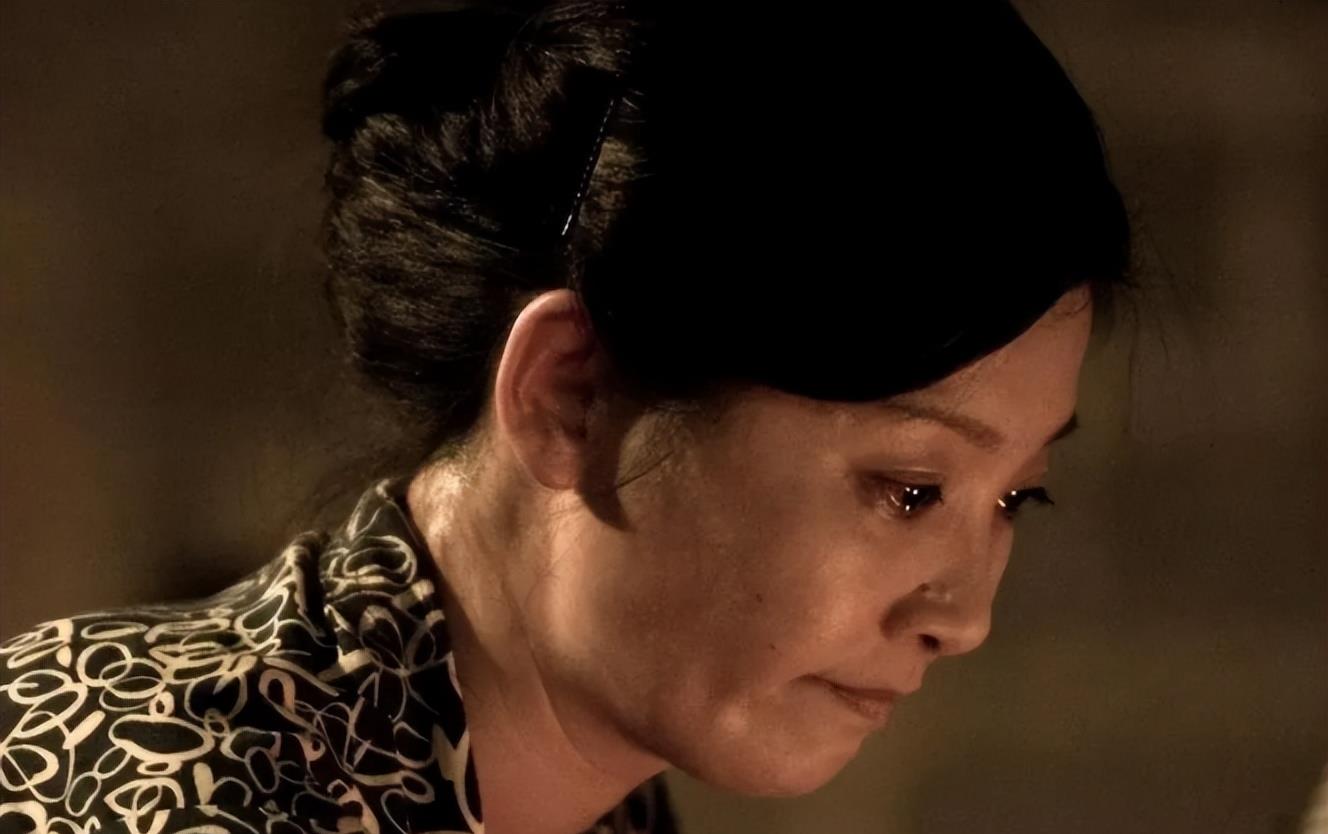 冯小刚又爆一大瓜,妻子徐帆收养的女儿,竟是他的“私生女”