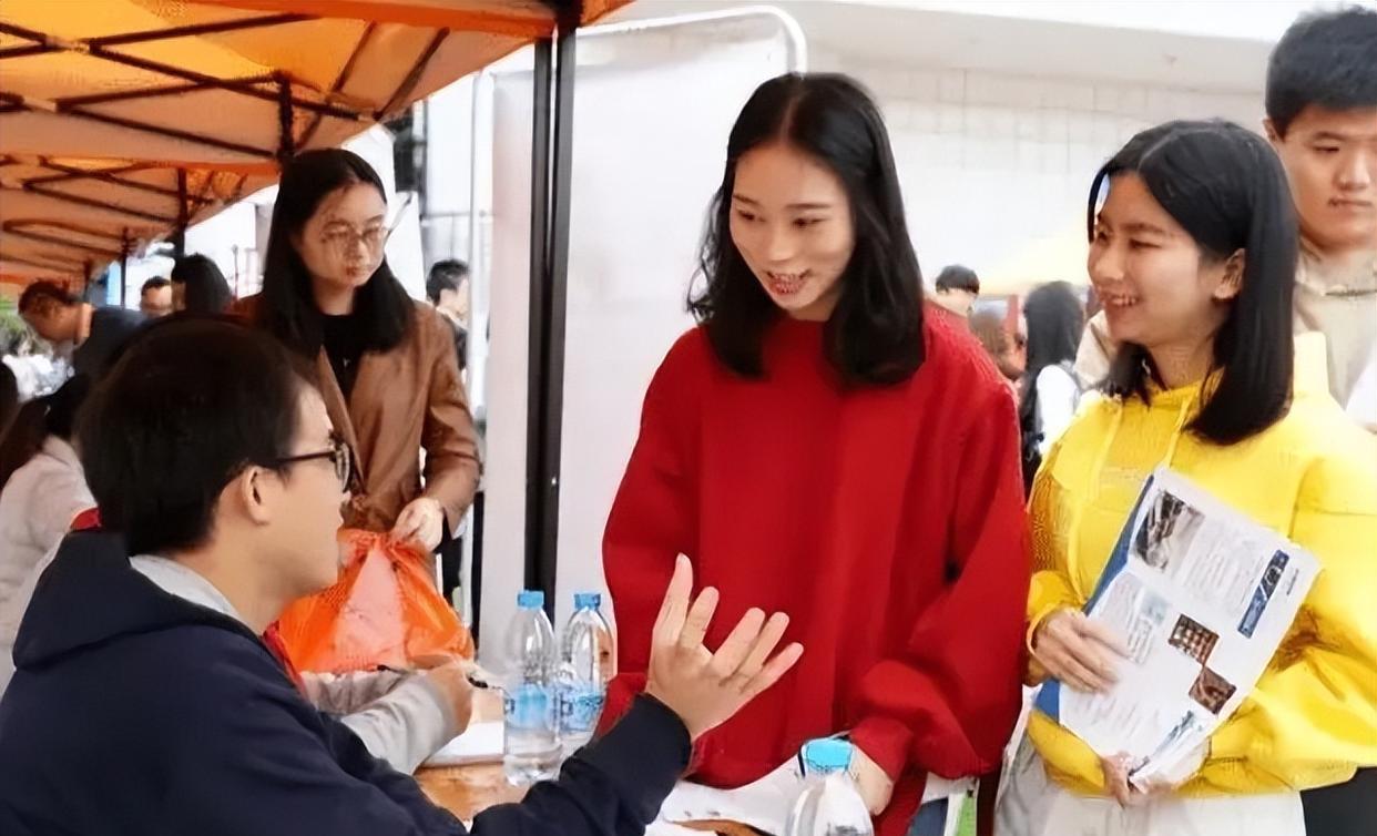 北邮|清华硕士惨遭HR讽刺,直言不过是个本科211,网友:北邮都不配?