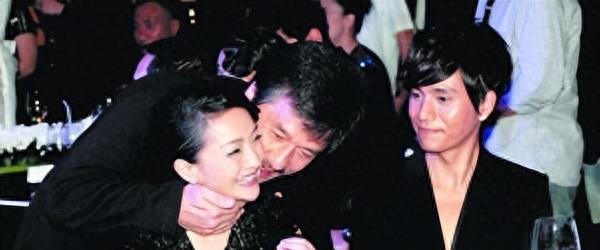 拈花又惹草?成龙邓丽君私生子真相浮出水面,起底成龙的风流史