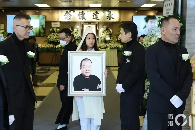 功夫巨星孟海出殡,洪金宝送别,港娱圈痛失英才