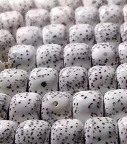 星月菩提为什么盘出来是黄的,而不是红的呢?