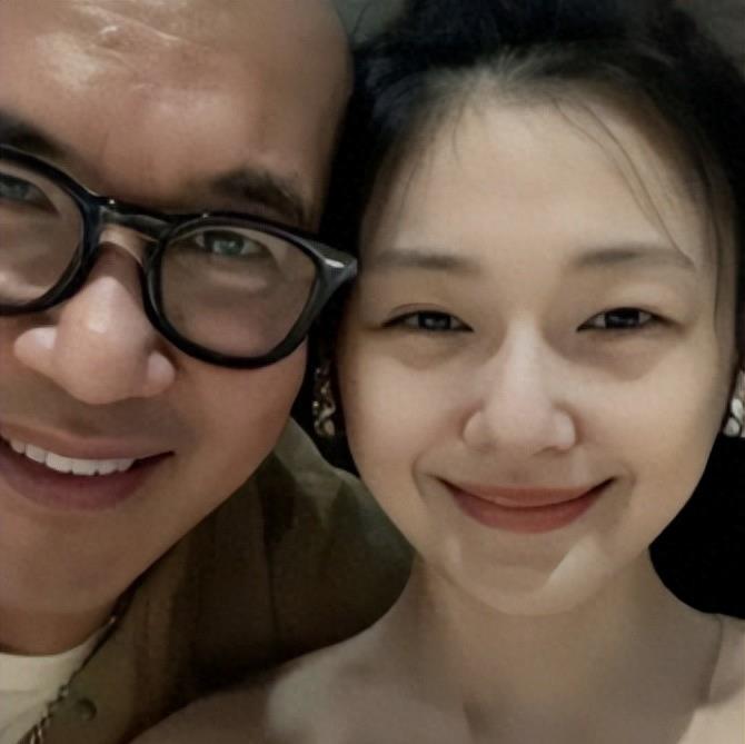 46岁大S否认生三胎，因生病长胖20斤，却被女儿一句话出卖