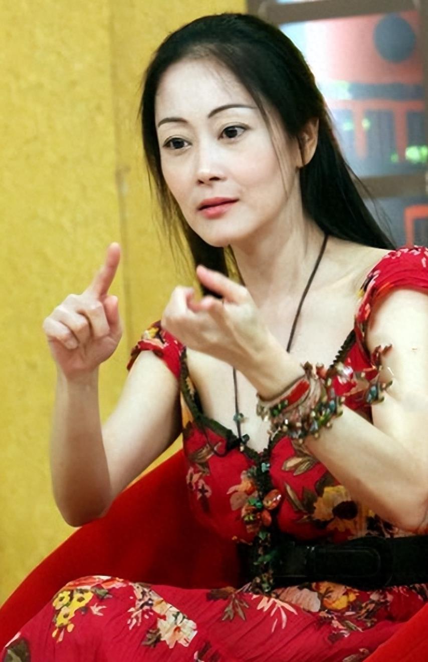 红极一时，却遭闺蜜插足婚姻，43岁惨死，留下7字遗言，死因成谜