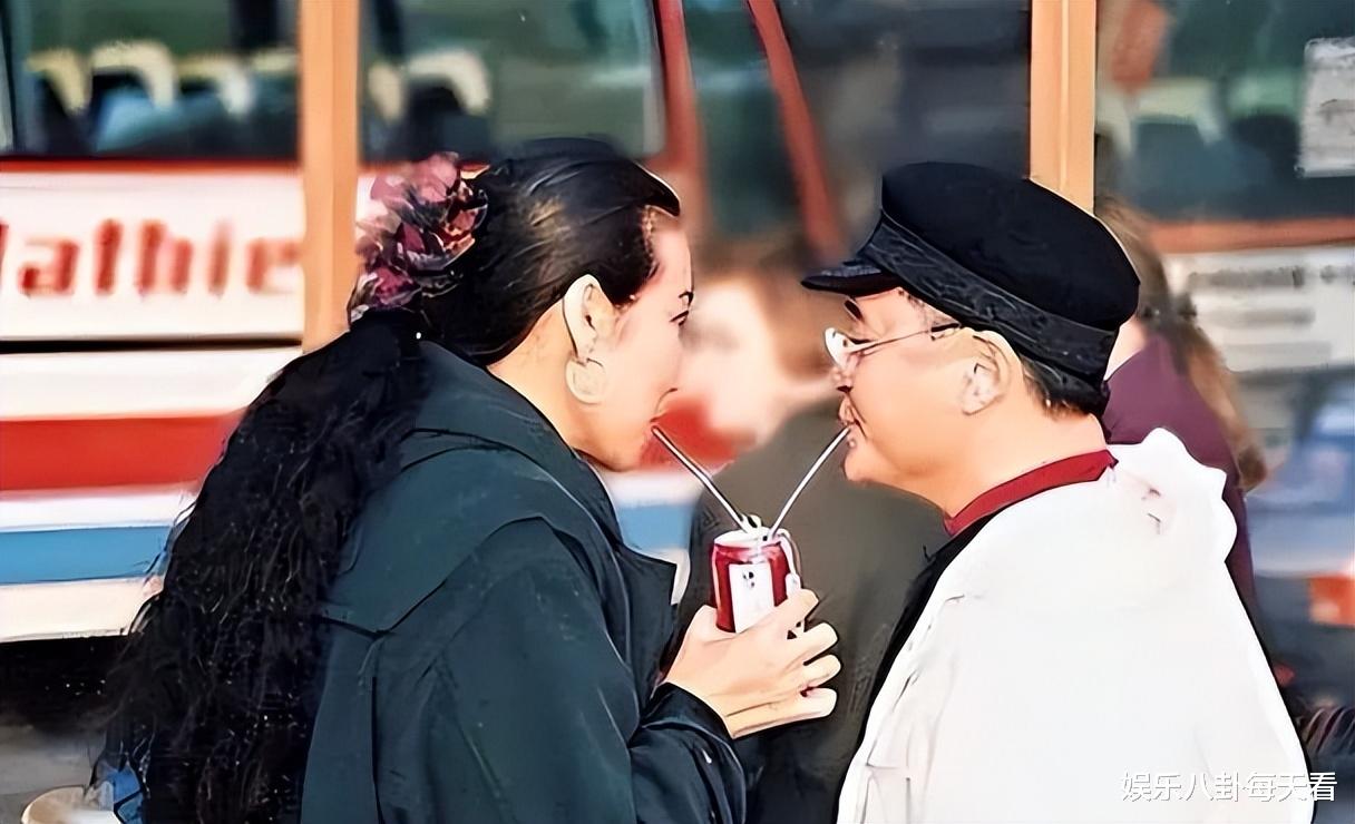 她被称为民歌皇后,一个月赚一层楼,从香港火到内地,丈夫为她被赶出豪门