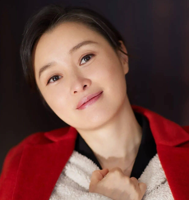 染发 带妆貌美如花，卸妆：大姐你是谁，这9位女星“素颜无人识”
