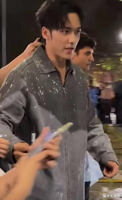 米兰时装周第一弹:张柏芝惊艳,马思纯朴实,赵露思比照片美一 万倍!