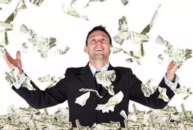 他的八字中有座金山,有好运就能搬动