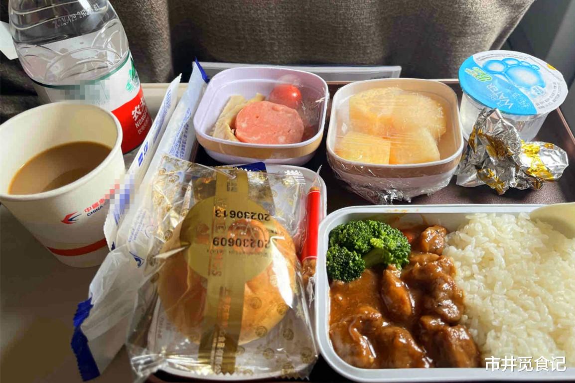 飞机餐|哪家航空公司的飞机餐最好吃?6家公司榜上有名,掐着饭点买机票