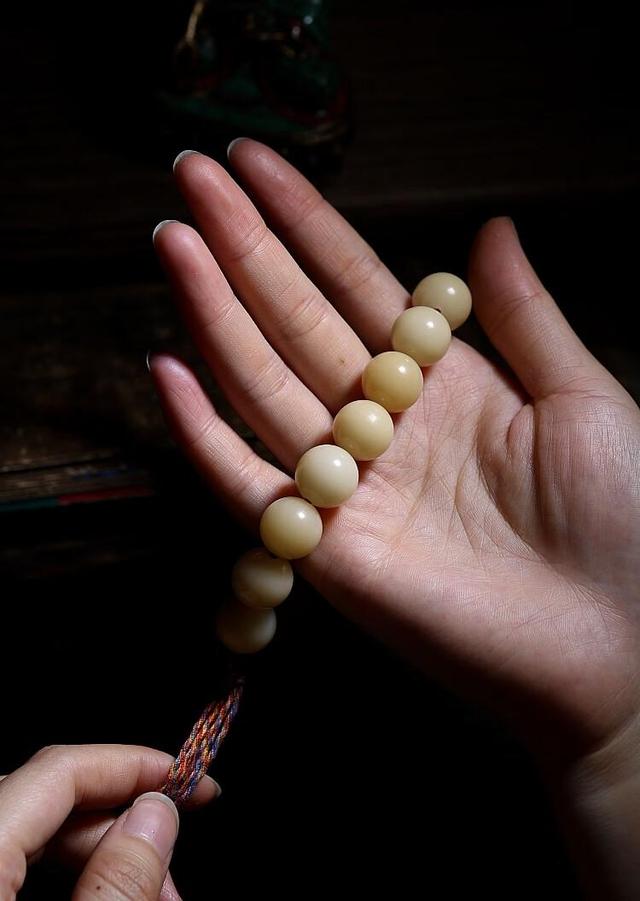 白玉菩提子：温润如玉，触感如丝，珍藏级文玩的不二之选！
