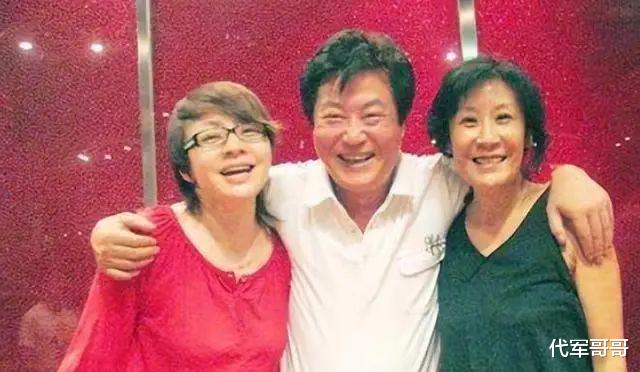 年轻时出国享受,如今回国养老,这5位明星的如意算盘打得真是响