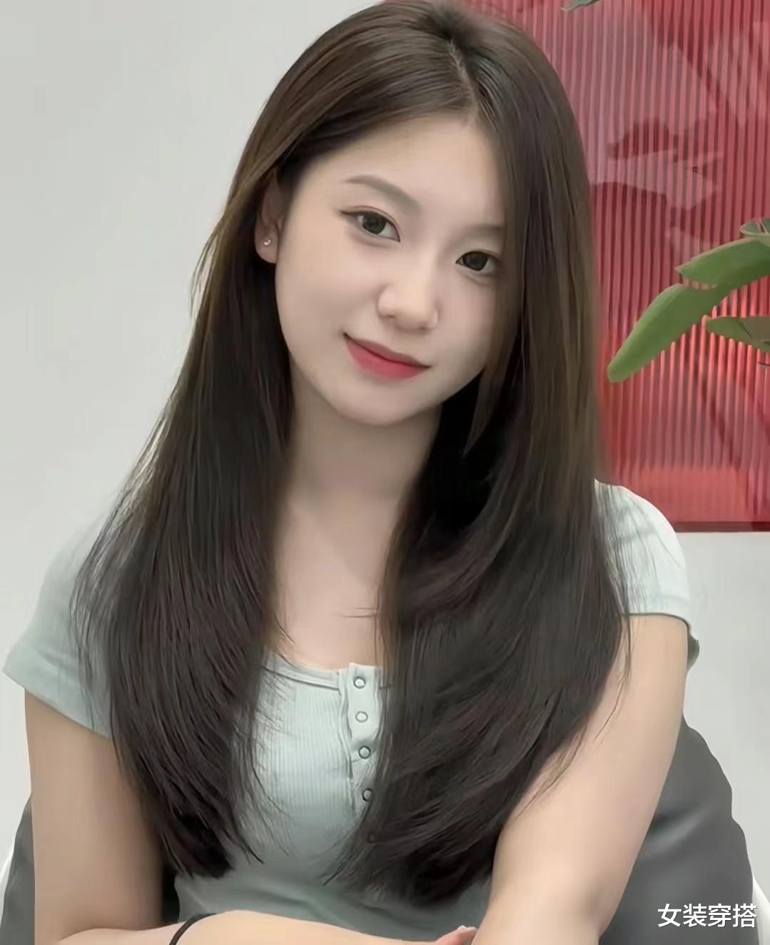 2024年“锁骨发”火了！四、五十岁的你不剪一次，都不知道多洋气显年轻