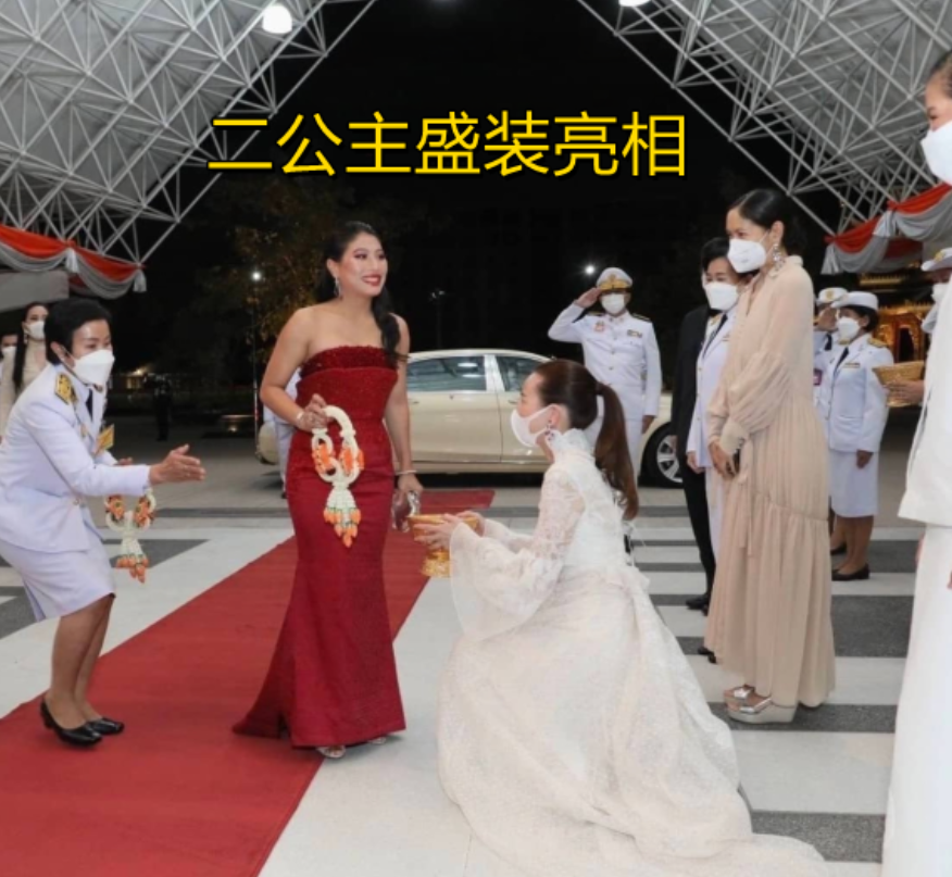 玛哈夫妇高调为次女庆生!思蕊梵虔诚跪“父母”,娜拉蓬为她祈福