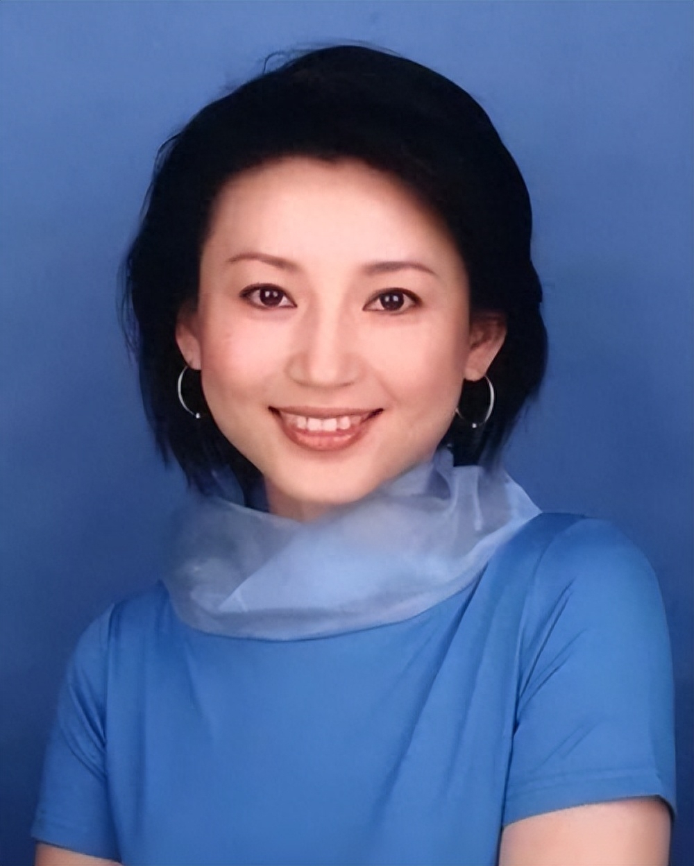 曾红过董卿的王小丫,二婚嫁大13岁副国级,今55岁无儿无女太凄凉