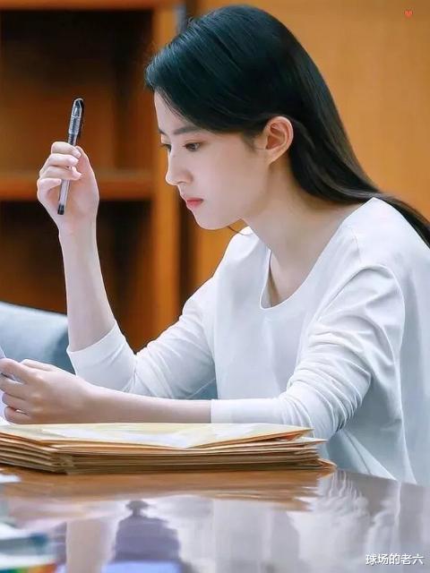 反派|“刘亦菲的感情历程:男友们与她的成长与坚持”