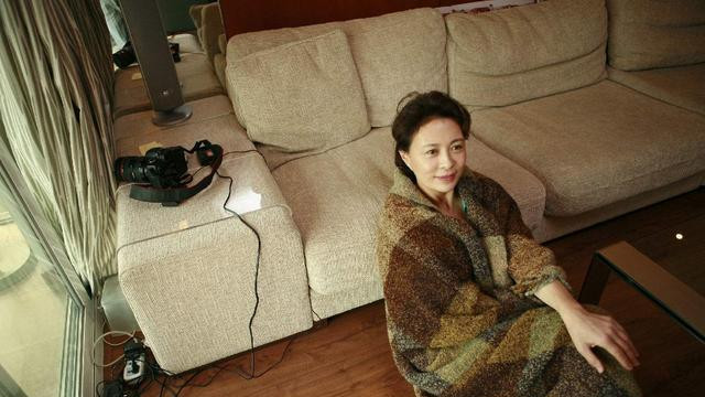 演员刘佳：隐退10年，将父亲骨灰放家中8年，活成了贤妻良母