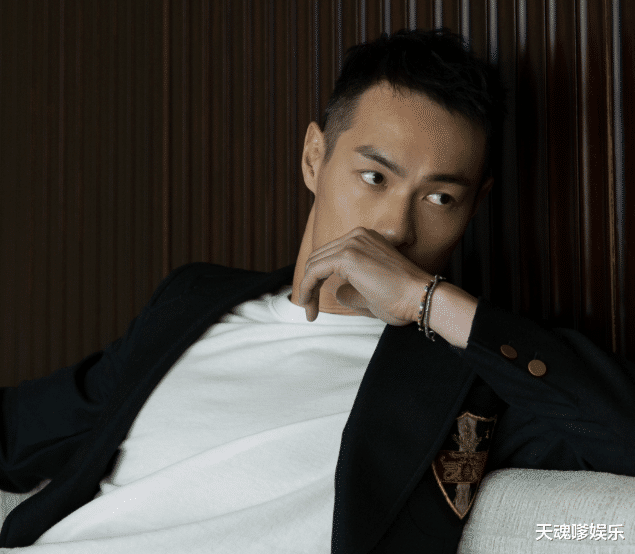 杨佑宁官宣二胎得女！宝宝五官超像爹，仨年生俩，自称还要生2个