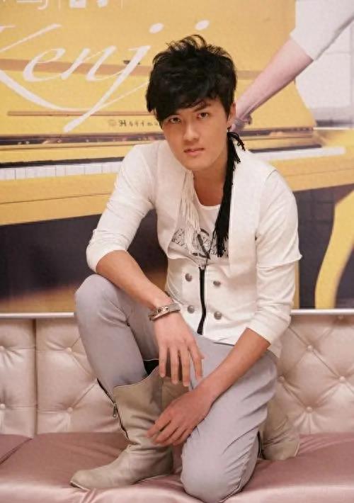 窦骁何超莲现身辟谣婚变，网友恍然大悟：原来如此