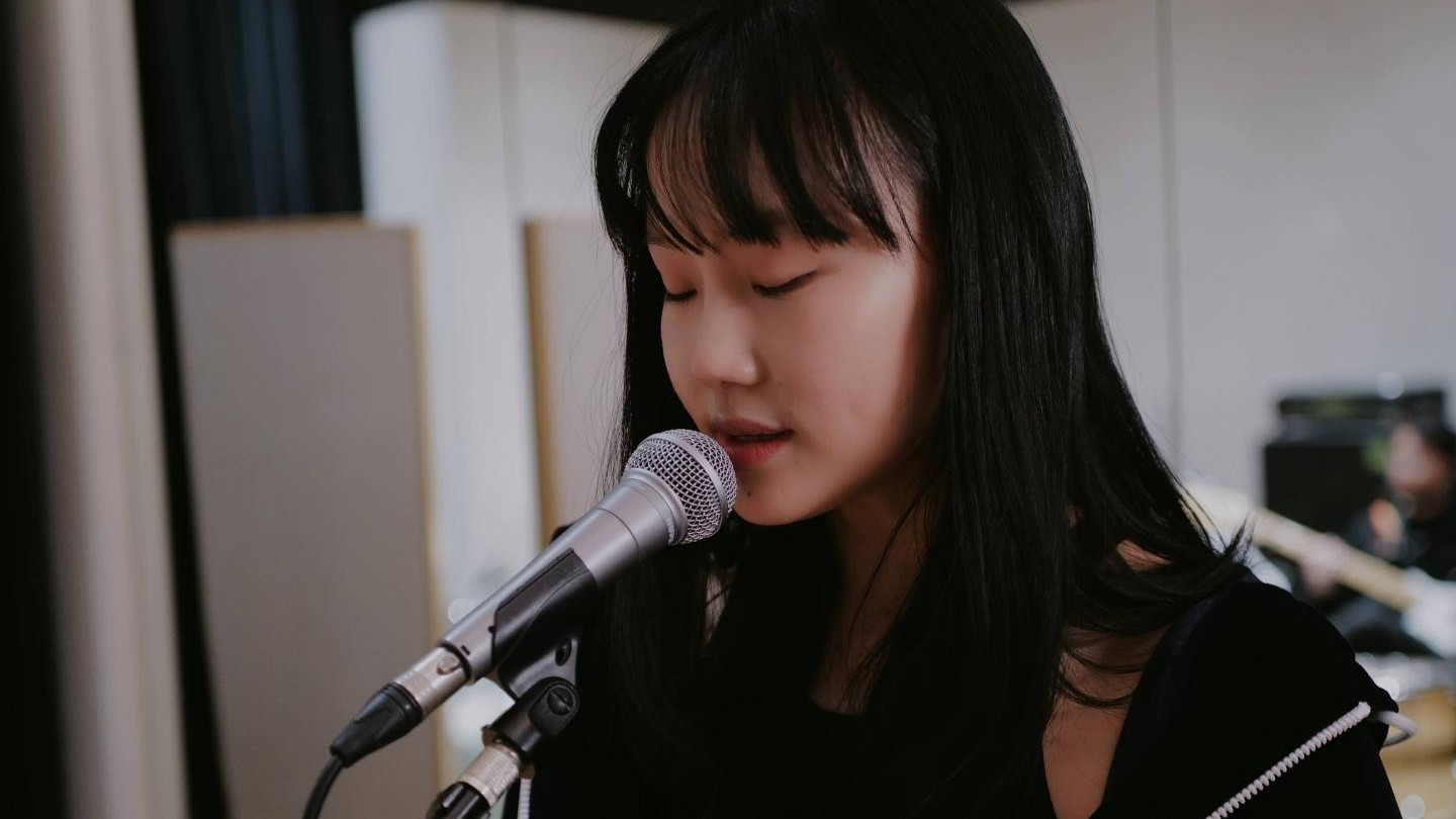 明星|二字女歌手和50岁男星化妆间亲热被捉奸！男友意外进门相遇！