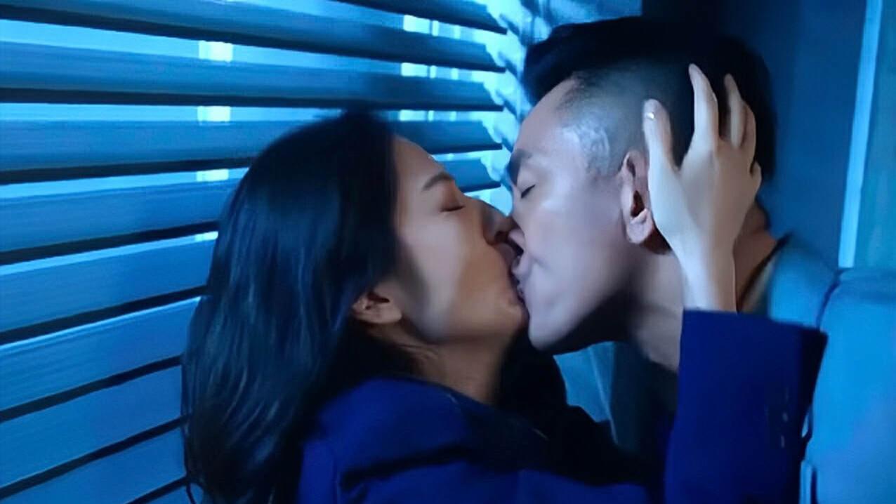 景甜|好激烈！TVB视帝视后拍吻戏超投入，吻到嘴唇都变形了