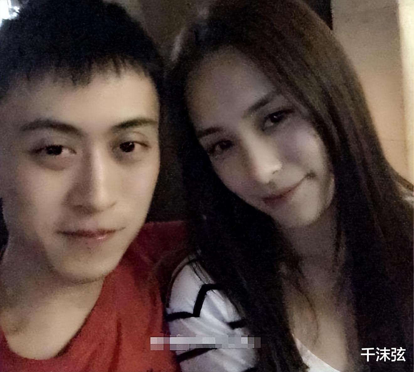 秦奋|秦奋与男友人日本街头遛弯,半袖盖大腿身材五五分,被嘲不足1米6