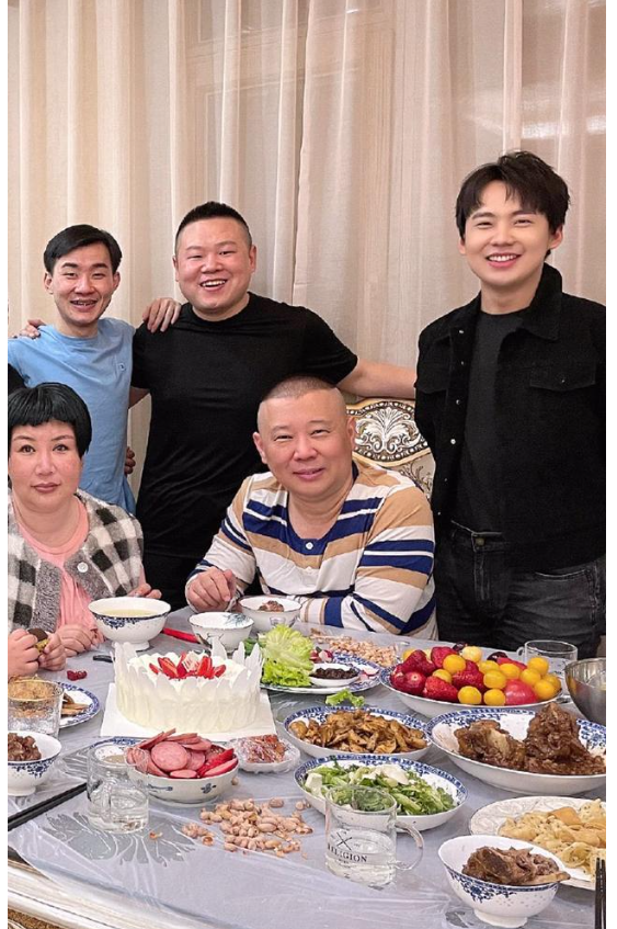 曝郭德纲父子疑闹翻!郭麒麟不再说相声,与后妈真实关系遭曝光