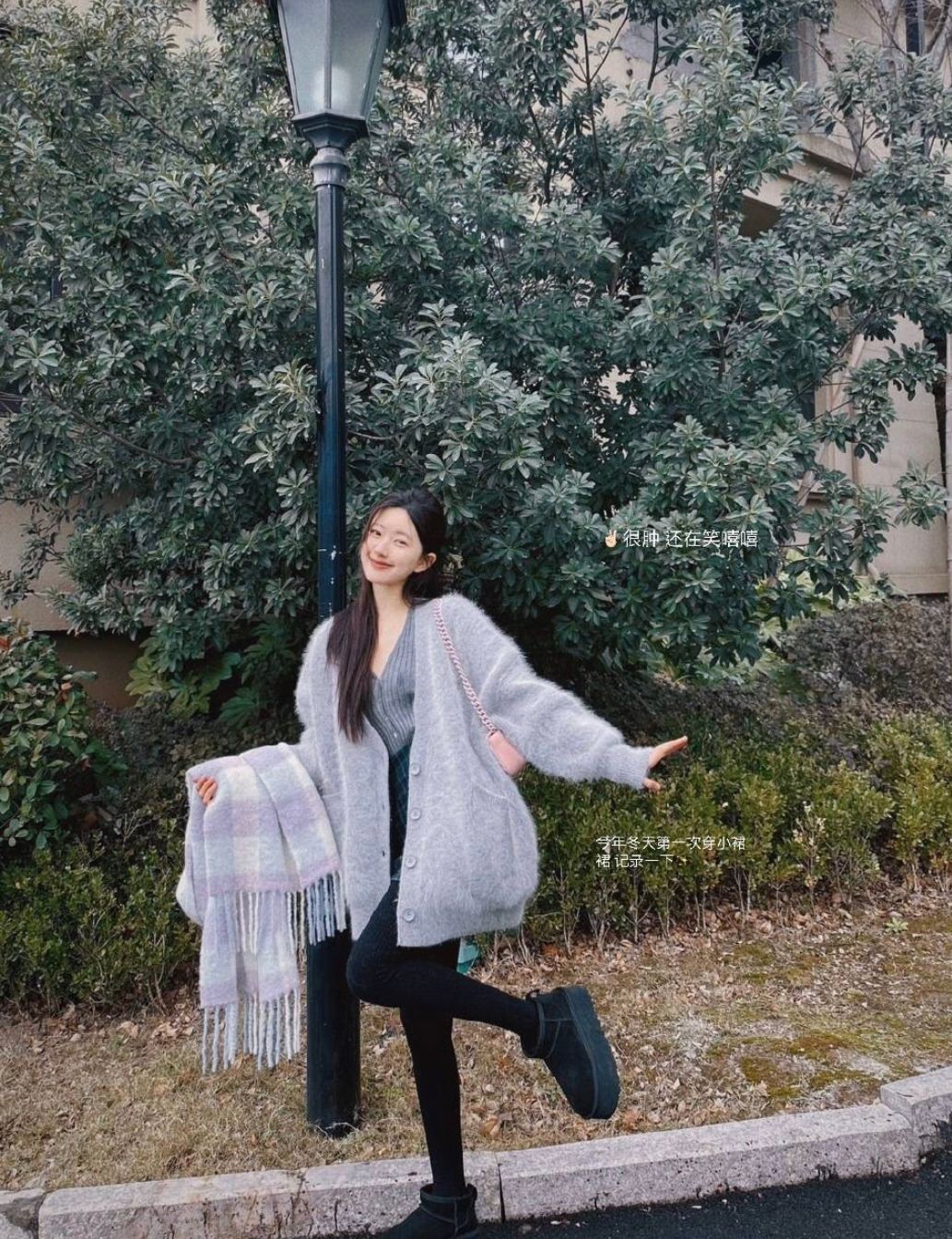 赵露思带火了开春新穿搭:奶奶衫 鲨鱼裤,洋气减龄,还能显腿长 - 时尚