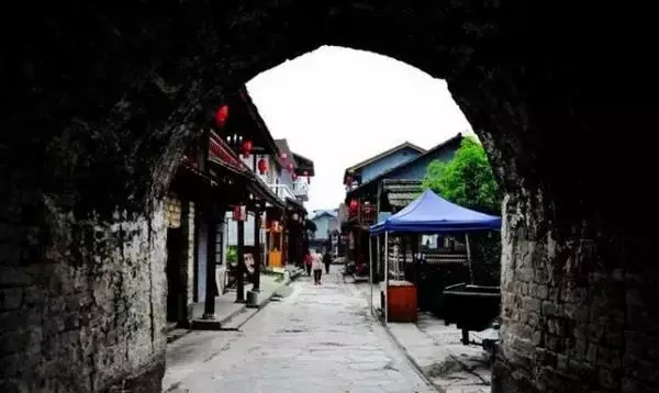 古镇|中国唯一的水上古城，进镇只能坐船，400多年历史，堪比江南水乡