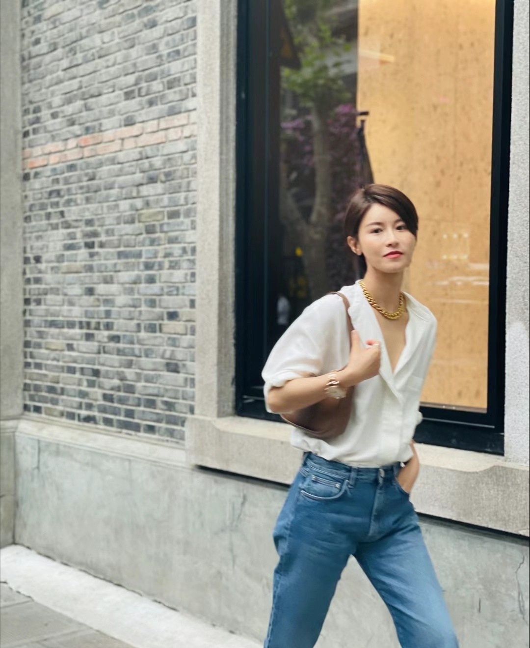 短发 女人不管多大年纪，一定要剪一次露耳短发，大气利落又有高级感