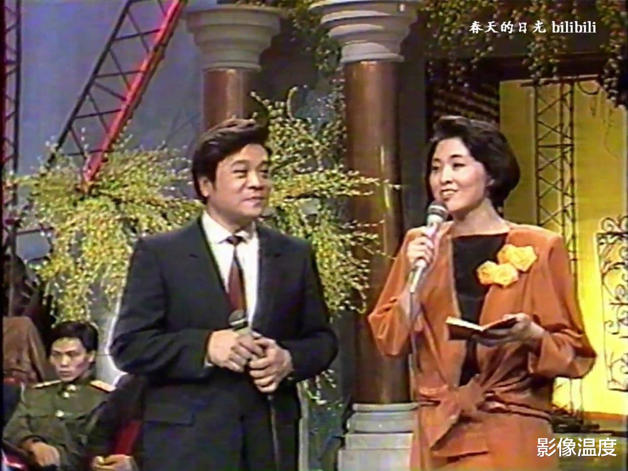 李琦|68岁演员李琦：胡子全白摆摊卖烤串，一串卖50元，评论区一片骂声