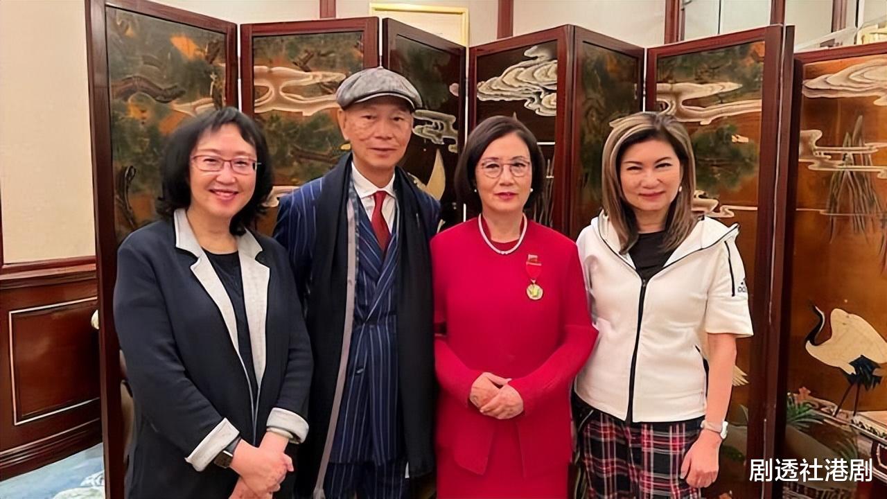 汪明荃|TVB两位阿姐级人物世纪合照,引发回忆杀,当年都是最红花旦