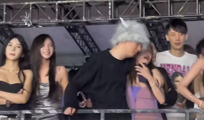 王思聪携五位美女现身电音节,左拥右抱生活惬意,近照颓废遭吐槽