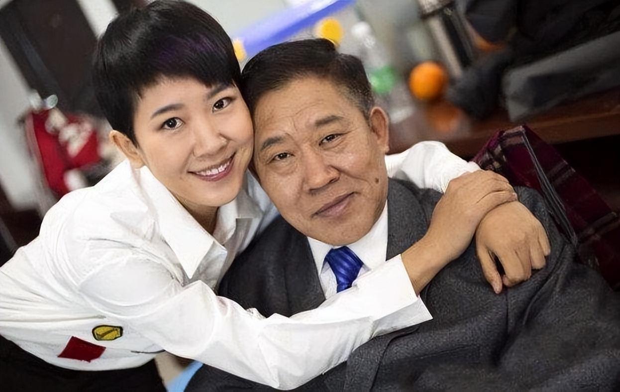 女儿杜金京怀孕6个多月离婚,杜旭东暗自抹泪,只给出一个字:离 - 娱乐