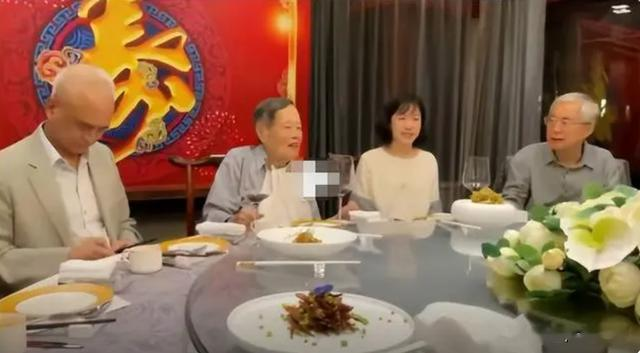 艾滋病|曝101岁杨振宁病危，翁帆昼夜服侍，两人为爱相守19年，让人动容