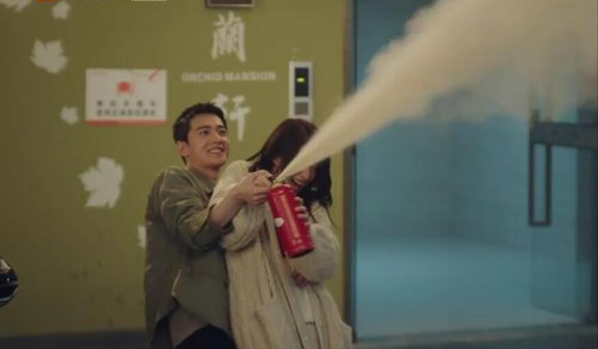 同样是消防员,黄景瑜和杨洋对比,一个自然真实、一个呆若木鸡